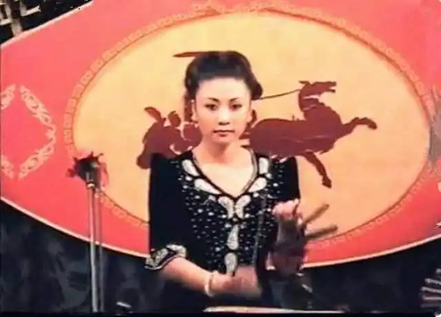 从小被当成掌上明珠的王惠,曾拜京韵大鼓名家白云鹏为师,14岁在天津