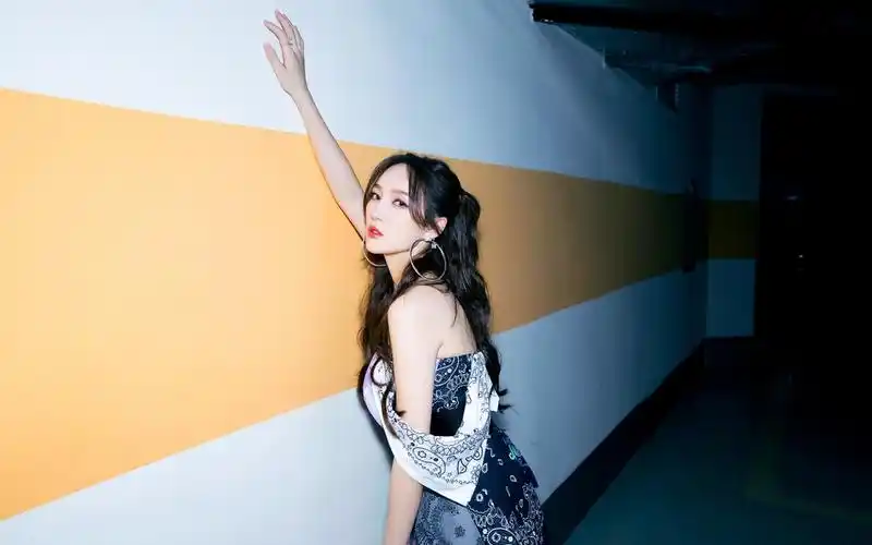 孟佳性感写真壁纸(5/9)