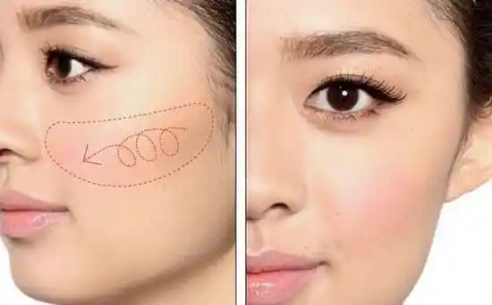 绯红圆型刷法一故意将腮红靠下涂,位置大概在与鼻翼和嘴角平行的范围