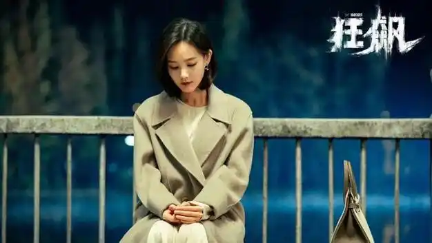 李一桐飞机上不雅行为惹争议,网友吐槽没素质!