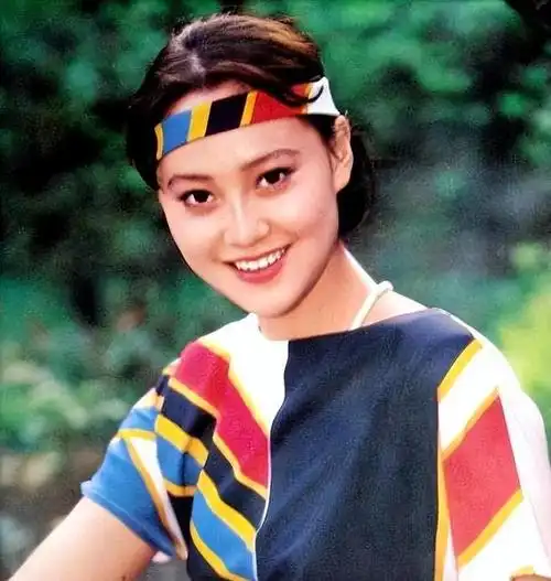 5位曾移居国外的内地明星有人嫁外国富豪住豪宅有人回国养老