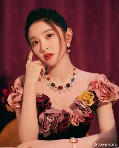 唐艺昕产后首秀尽显女人味,窈窕身材抢镜,张若昀双重表白超甜蜜