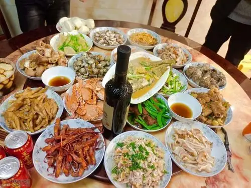 一年一度的年夜饭开始啦晒晒你家的饭桌有多热闹