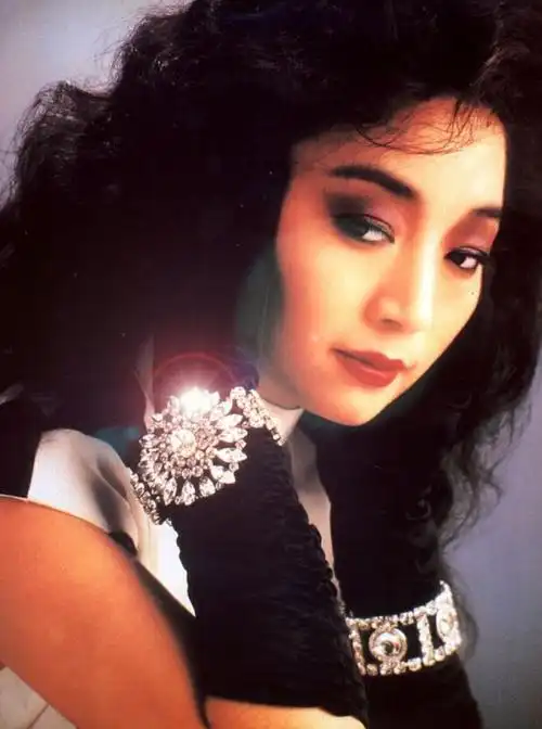 金曲天后徐小凤,央视为她改规则,为国籍忍痛割爱,72岁没孩子