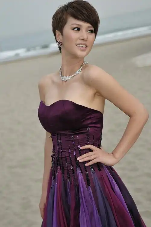 谭维维好歌声好身材 喜欢她吗?