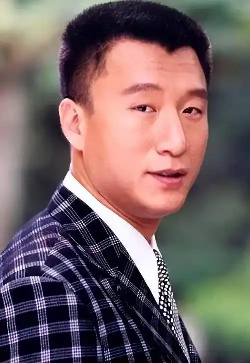 孙红雷的故事警示我们,钱财并不能左右全部,名利也终会褪色