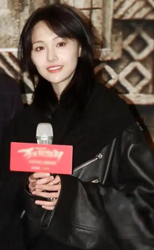 胡彦斌恋情曝光与辣妹同居疑似助理颜值不如前双子