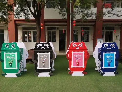 垃圾桶变卡通人物,废纸板也能做乐器……这样的学校你值得拥有