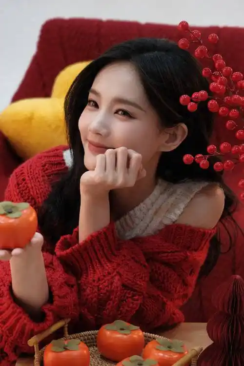 李一桐新年柿子妆:古风红色柿子妆真的好美,新年气息满满_氛围_细节