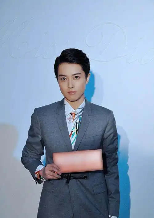 中国最帅女生刑雅晨时尚首秀 男人都输了