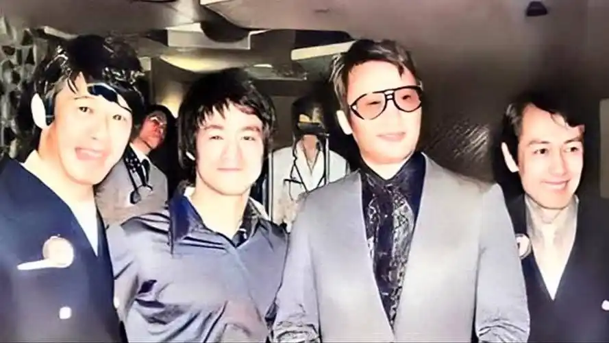 罕见名人合影李小龙和谢贤陈百强王杰梅艳芳张国荣