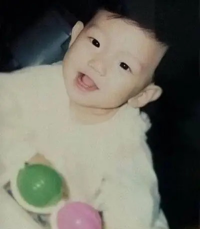 边伯贤/这是一波非常高清 非常全的伯贤小时候的照片(婴儿 童年时期)