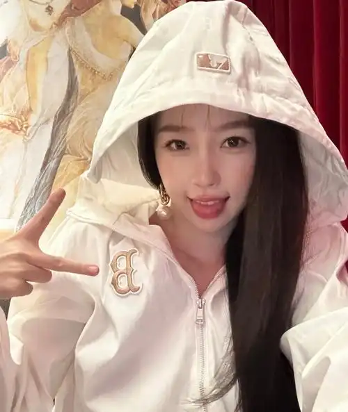 虞书欣司机违规,粉丝洗白却帮倒忙,新代言也没了