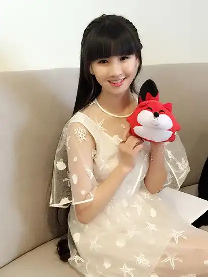 小彩旗华丽转身"最美笑狐"