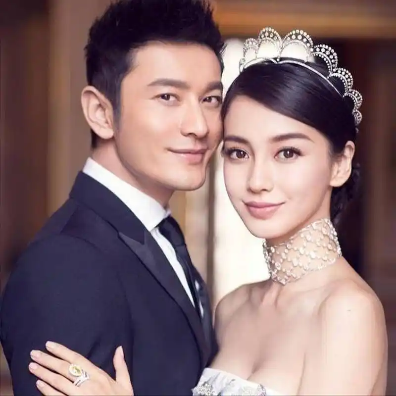 黄晓明把他跟杨颖的结婚头像做成铜像?