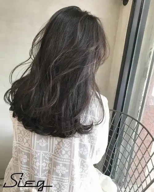 烫发就老气了吗慵懒系微卷发时尚又减龄长发女神都喜欢