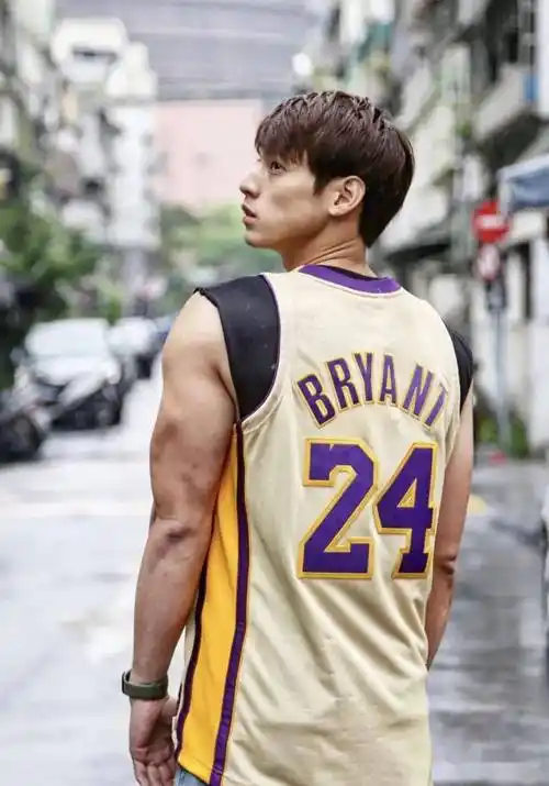 这是20岁的"彭于晏"么?太帅了!_混合_ins_肌肉