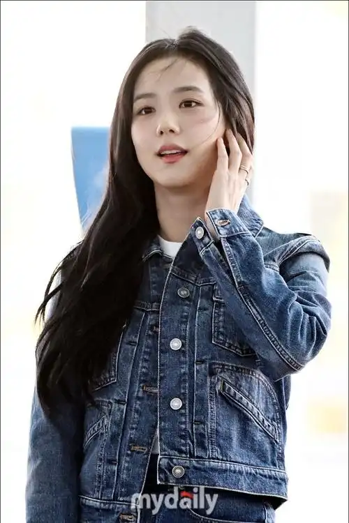 kimjisoo超话#金智秀幸福指数103%#240226 icn机场出境 新闻图/饭拍