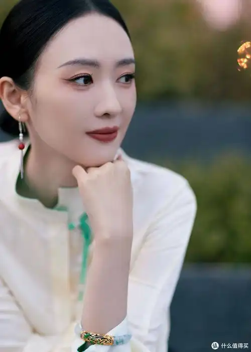 娜扎秒了,奚梦瑶湿发尽显超模表现力,vogue时尚之夜明星造型盘点.