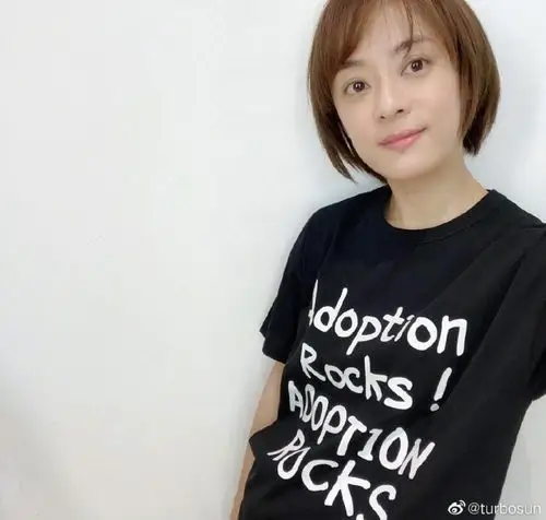 孙俪发长文讲述妹妹小时候趣事:抱着她逛街,上电梯就哭个不停