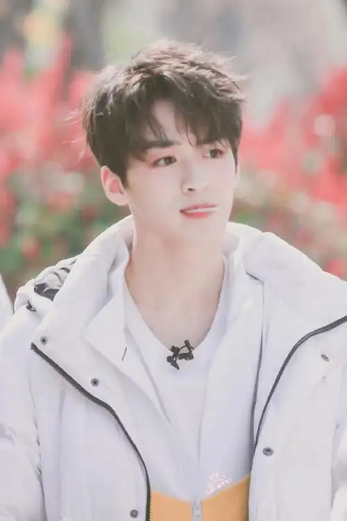 创造营2019何洛洛