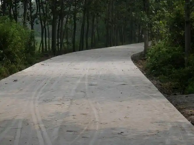 水泥混凝土路面水泥板厚度定多少合适?