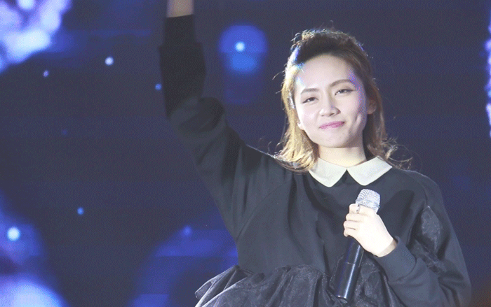 早春季的百搭穿衣技巧看实力歌手刘惜君的私服搭配时髦又有型