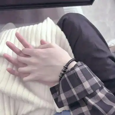 手控情头一对 高清双手两张的手控图片情头_情侣头像_美头网