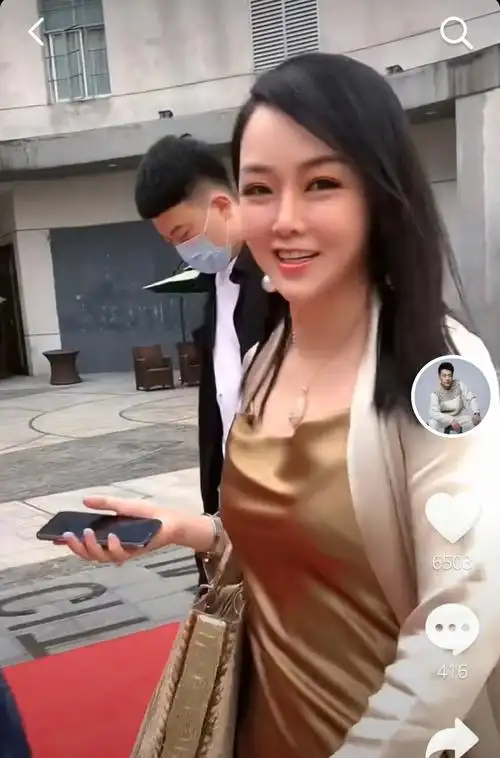 辛巴前妻和大女儿照片,辛巴第一任(辛巴老婆孩子)
