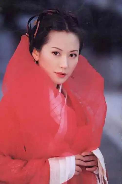 52岁俞飞鸿,有固定的伴侣,不婚不育,女人不应该给自己设限