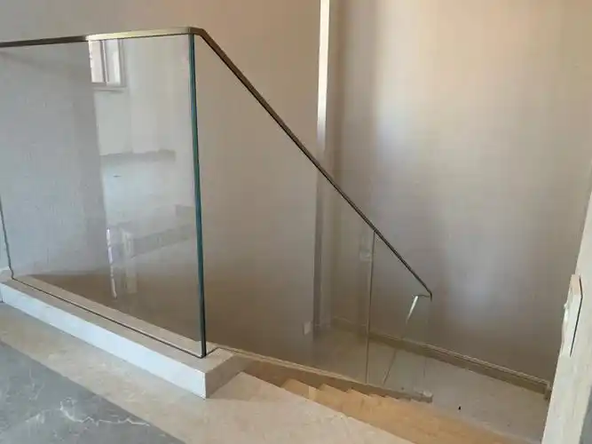 大连金石滩保亿丽景山别墅楼梯理石应用