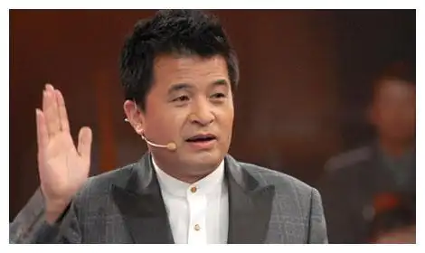 毕福剑冒雨在村里接商演,一脸憔悴让人认不出,自曝最想回乡种田