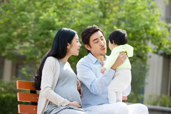 快乐的三口之家