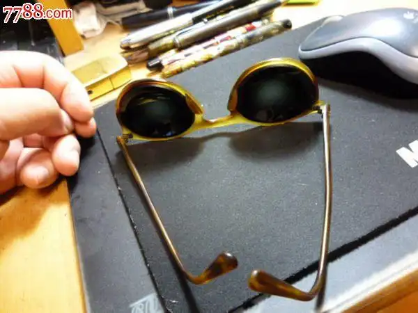 度数非常深!俗称啤酒瓶底!