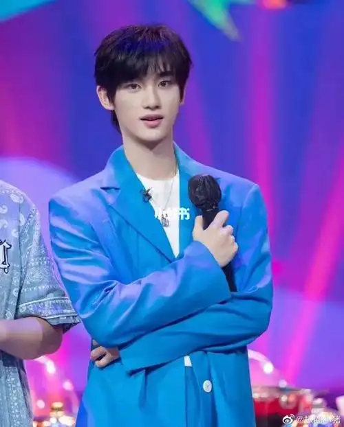 小丁的西装图来啦07_西装_丁程鑫_时代少年团_时代少年团丁程鑫