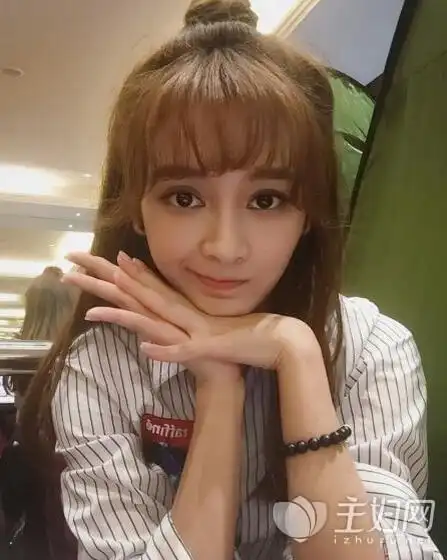 【王一菲整容了吗】王一菲素颜照个人资料家庭背景_0