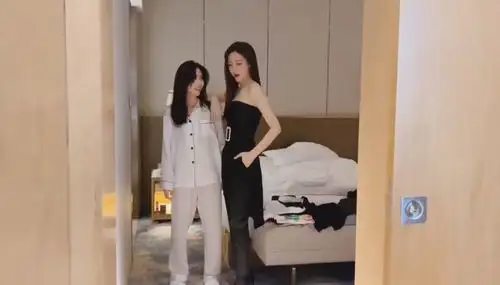 沈梦辰脚穿恨天高和王霏霏孟佳现最萌身高差不过身高不是优势