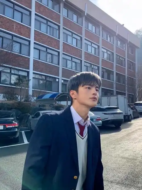 某一天灭亡走进我家门徐仁国