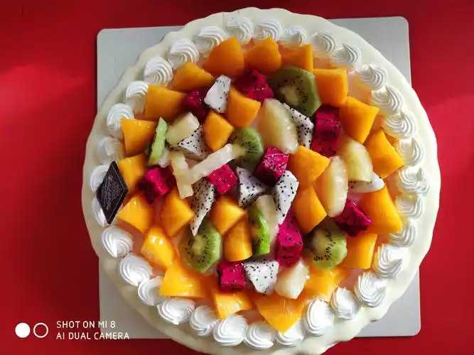 今天是芳菲宝贝的生日,感谢芳菲妈妈给小朋友准备的大蛋糕