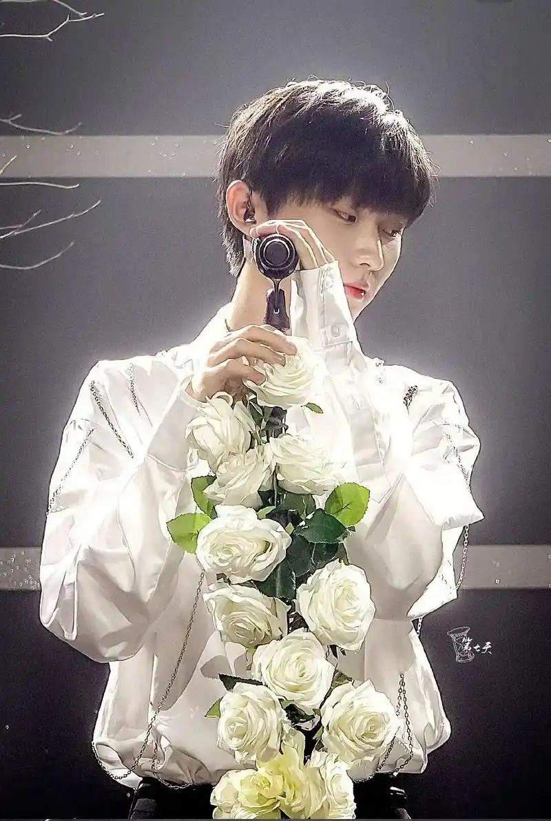 一袭白衣,我心中永远唯一纯白的茉莉花#向全世界安利 #马嘉祺 - 抖音