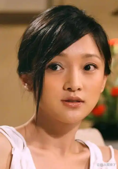 有种"大胆"叫周迅,素颜就敢现身活动,谁知却成"全场最佳"!