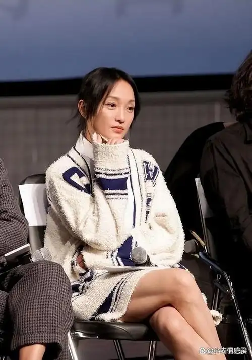 周迅17岁时潘鸿海给她画了26幅人体画现在一系列价值千万