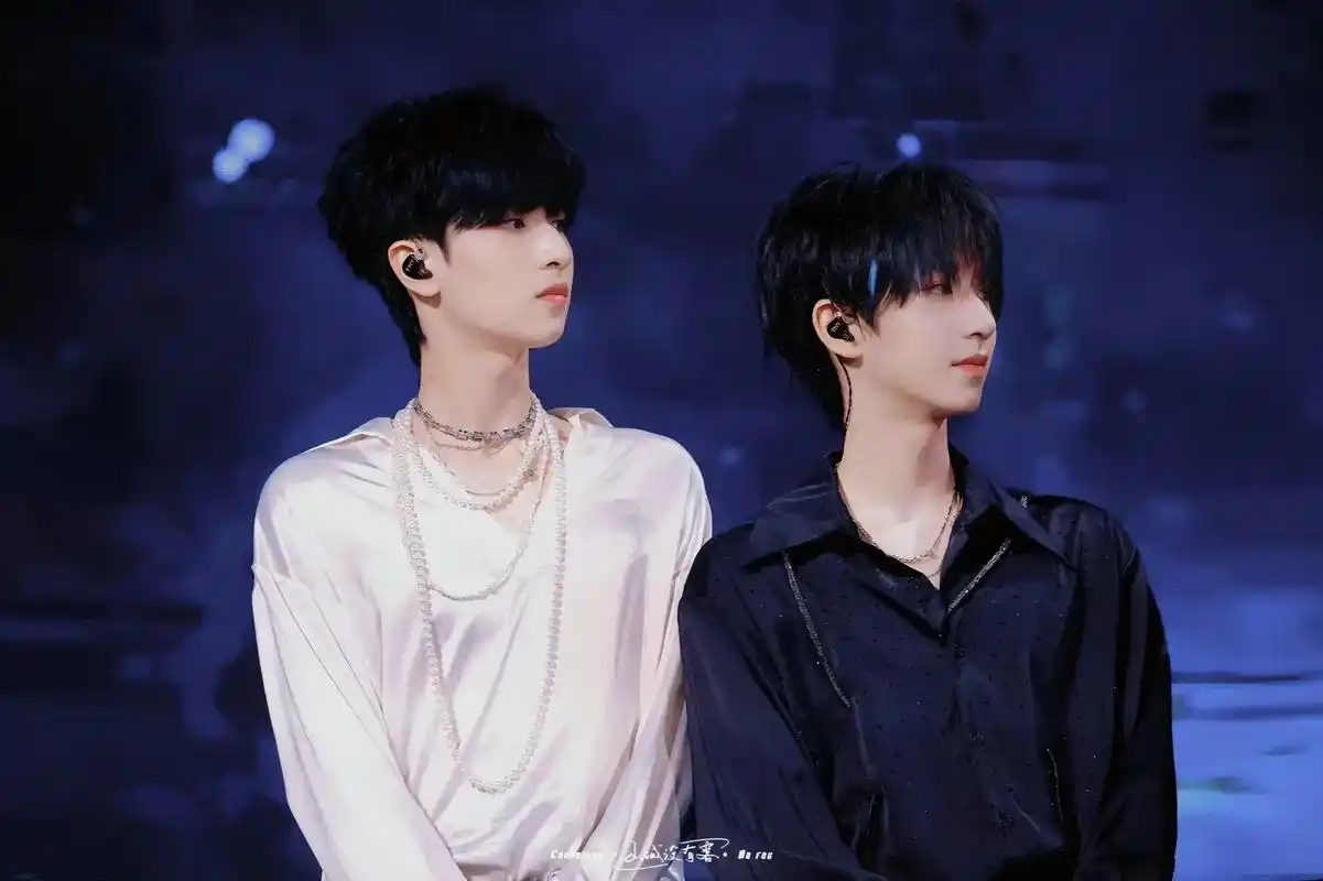 怎么可能不认识那个人,活生生的摆在那儿#严浩翔#贺峻霖#翔霖 - 抖音