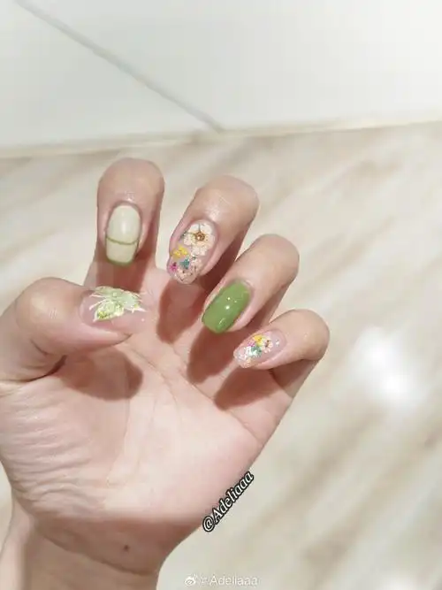 这美甲真太适合夏天了,清新解暑  (前6张俺自己拍的,后3张美甲师帮我