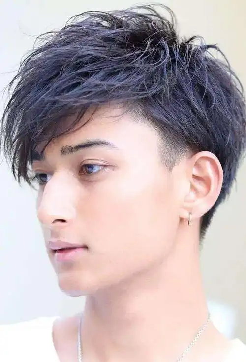 首页 男生发型 男生短发 男生头发细软适合的烫发 绝对耍出潮男的卷发