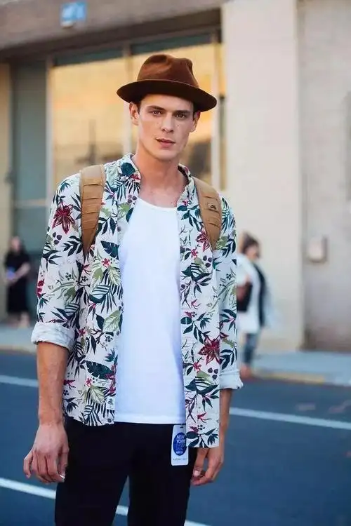 花衬衫面屏的花衬衫小李子靠他撩妹