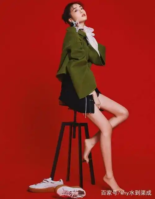 李溪芮一袭精心打扮现身却被助理赚足了眼球网友流行吗