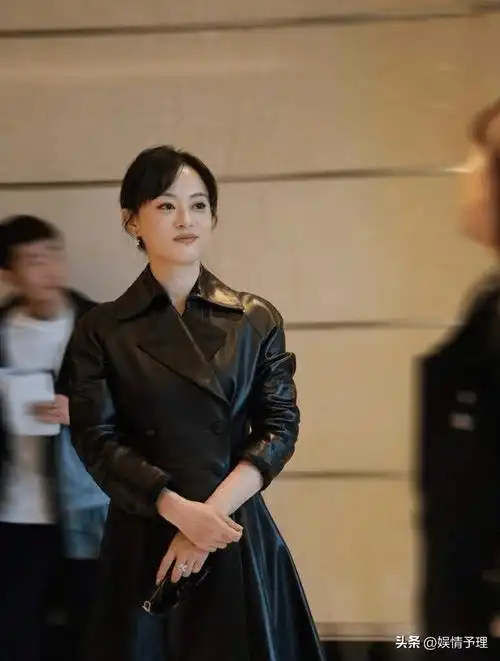 原创当44岁胡杏儿和41岁孙俪同框才发现人到中年还得靠气质与骨相