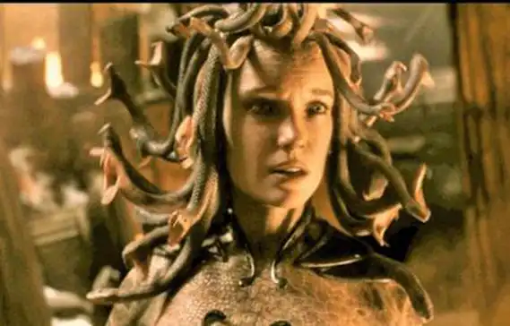 美杜莎十大恐怖之处 头上蜿蜒盘曲着毒蛇令人惊悚