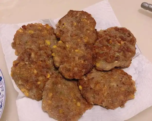 宝贝爱吃的煎肉饼的做法